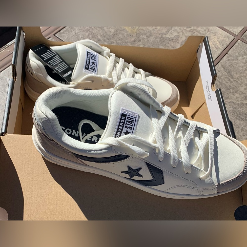 Converse Pro Blaze Classic OX shoes.  Unisex size 8, men’s size 9/womens 10.5